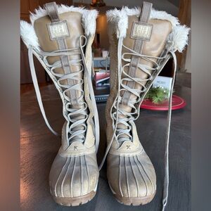 Helly Hansen fur trimmed tall snow boots 9